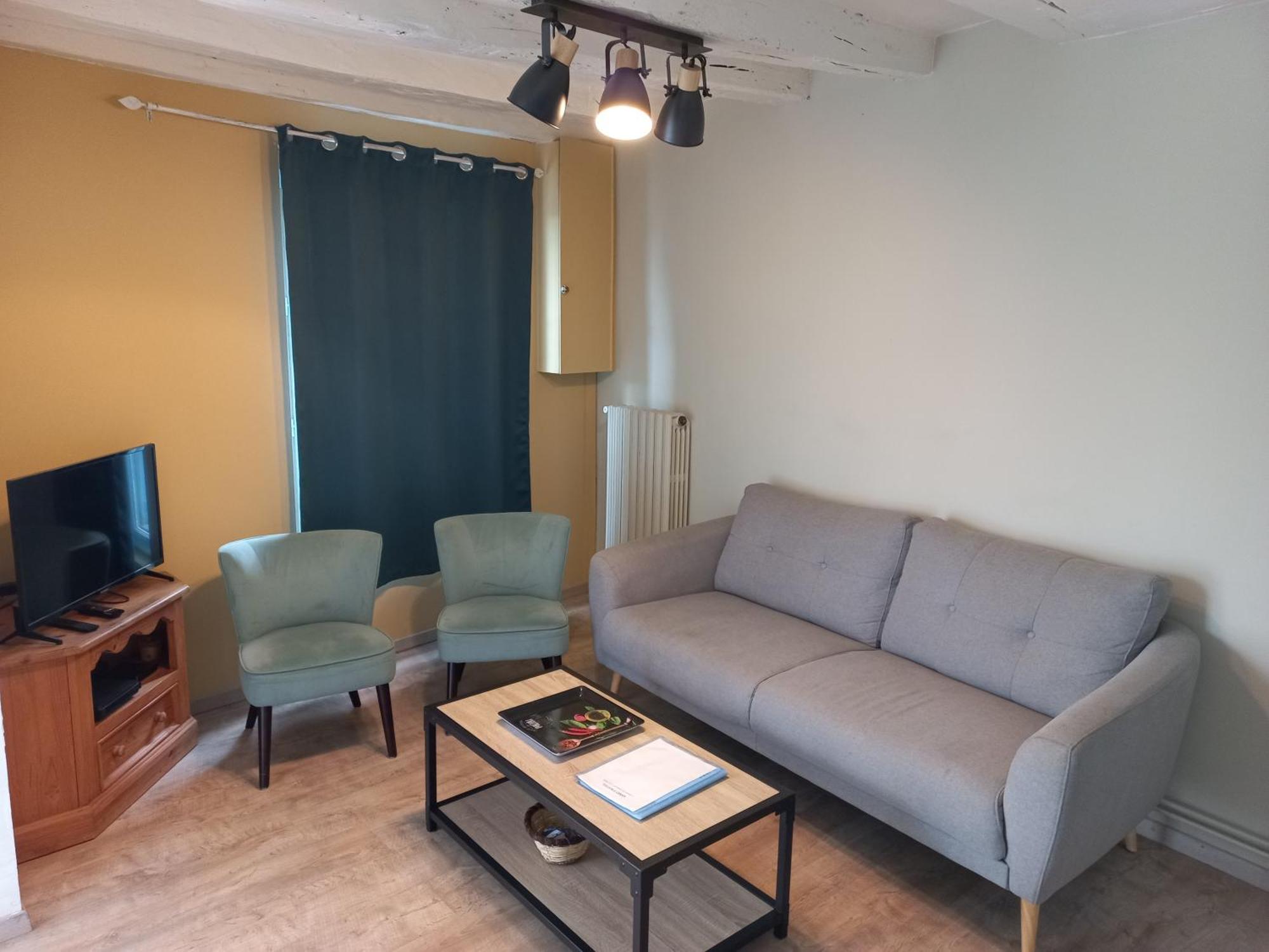 Agreable Maison De Ville Au Coeur De Шинон Экстерьер фото