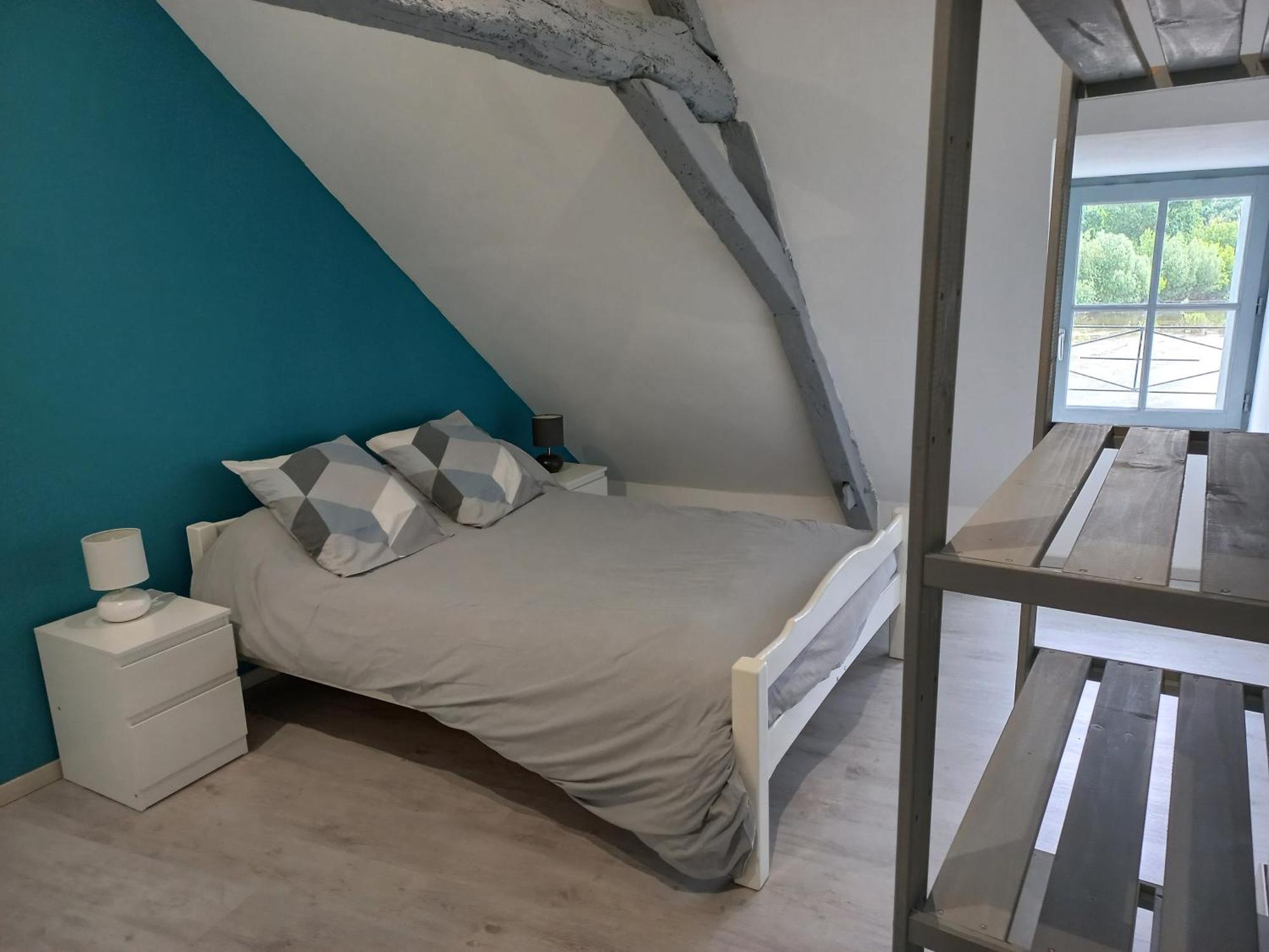 Agreable Maison De Ville Au Coeur De Шинон Экстерьер фото